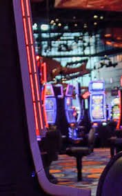 Filipino player accessing 7gamewin bet games on a mobile phone